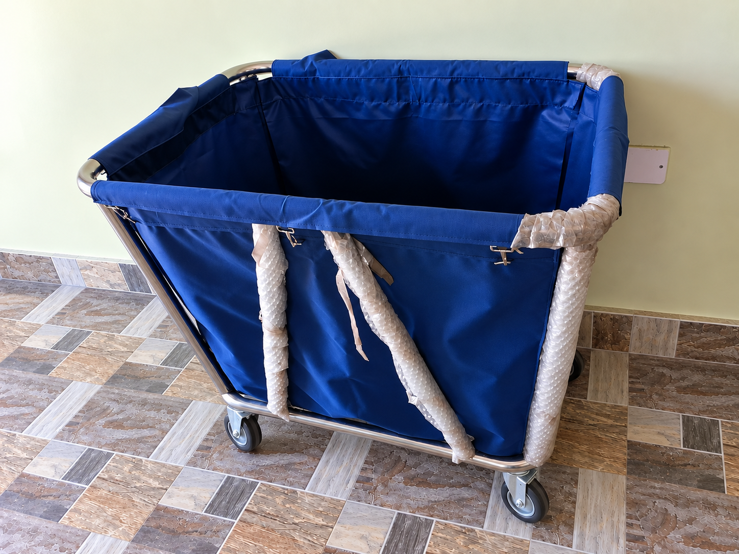 Linen trolley by Mikeline